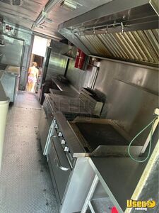 2001 Kitchen Food Truck All-purpose Food Truck Insulated Walls Florida Diesel Engine for Sale