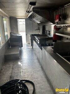 2001 Kitchen Food Truck All-purpose Food Truck Insulated Walls Texas Diesel Engine for Sale