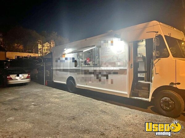 2001 Kitchen Food Truck All-purpose Food Truck Massachusetts Diesel Engine for Sale