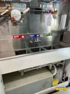 2001 Kitchen Food Truck All-purpose Food Truck Refrigerator North Carolina Diesel Engine for Sale