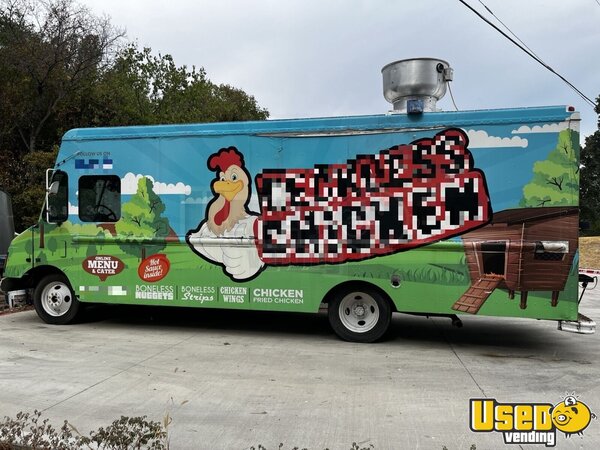 2001 Kitchen Food Truck All-purpose Food Truck Texas Diesel Engine for Sale