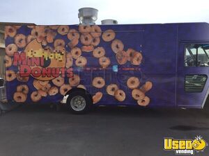 2001 Mt45 Bakery Food Truck Air Conditioning Alberta Diesel Engine for Sale