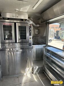 2001 Mt45 Bakery Food Truck Bakery Food Truck Electrical Outlets New York Diesel Engine for Sale