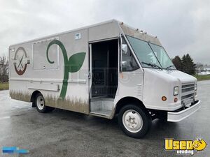 2001 Mt45 Kitchen Food Truck All-purpose Food Truck Air Conditioning Michigan Diesel Engine for Sale