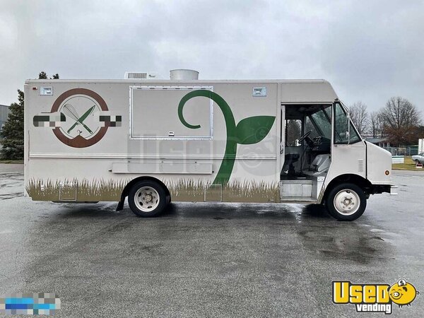 2001 Mt45 Kitchen Food Truck All-purpose Food Truck Michigan Diesel Engine for Sale