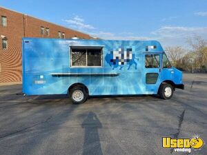 2001 Mt45 Kitchen Food Truck All-purpose Food Truck New York Diesel Engine for Sale