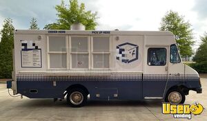 2001 Mt45 Step Van Kitchen Food Truck All-purpose Food Truck Concession Window Mississippi Diesel Engine for Sale