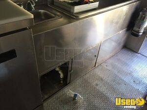 2001 Mt45 Stepvan Kitchen Food Truck All-purpose Food Truck Hand-washing Sink Texas Diesel Engine for Sale