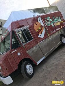 2001 Mt45 Stepvan Kitchen Food Truck All-purpose Food Truck Stainless Steel Wall Covers Texas Diesel Engine for Sale