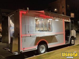 2001 Mt55 Kitchen Food Truck All-purpose Food Truck Texas Diesel Engine for Sale