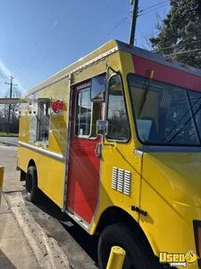 2001 P30 All-purpose Food Truck Concession Window Michigan Diesel Engine for Sale