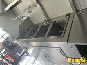 2001 P30 Step Van All-purpose Food Truck All-purpose Food Truck Chef Base Florida Diesel Engine for Sale