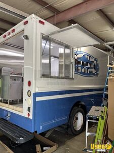 2001 P30 Step Van Kitchen Food Truck All-purpose Food Truck Air Conditioning North Carolina Diesel Engine for Sale