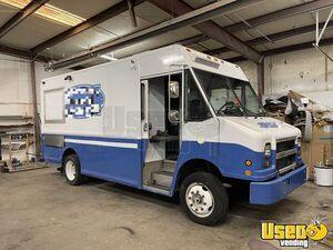 2001 P30 Step Van Kitchen Food Truck All-purpose Food Truck Concession Window North Carolina Diesel Engine for Sale