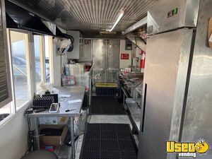 2001 P30 Workhorse Kitchen Food Truck All-purpose Food Truck Awning Texas Diesel Engine for Sale