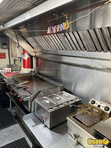 2001 P30 Workhorse Kitchen Food Truck All-purpose Food Truck Cabinets Texas Diesel Engine for Sale