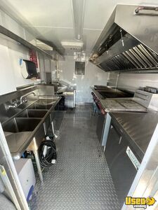 2001 P30 Workhorse Kitchen Food Truck All-purpose Food Truck Exterior Customer Counter Texas Diesel Engine for Sale