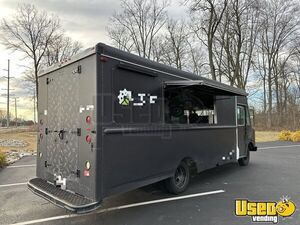 2001 P42 All-purpose Food Truck Reach-in Upright Cooler Ohio Diesel Engine for Sale