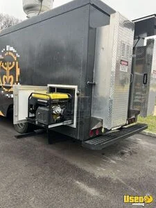 2001 P42 All-purpose Food Truck Stainless Steel Wall Covers New Jersey Diesel Engine for Sale