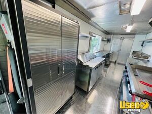 2001 P42 All-purpose Food Truck Stainless Steel Wall Covers Tennessee Diesel Engine for Sale