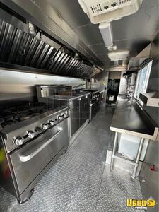 2001 P42 All-purpose Food Truck Stainless Steel Wall Covers Texas Diesel Engine for Sale
