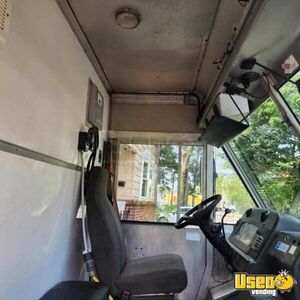 2001 P42 Step Van Kitchen Food Truck All-purpose Food Truck Concession Window Massachusetts Diesel Engine for Sale