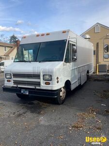 2001 P42 Step Van Kitchen Food Truck All-purpose Food Truck Massachusetts Diesel Engine for Sale