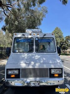 2001 P42 Step Van Lunch And Catering Food Truck All-purpose Food Truck Refrigerator California Gas Engine for Sale
