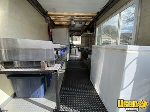 2001 P42 Workhorse Step Van Kitchen Food Truck All-purpose Food Truck Gray Water Tank Utah Diesel Engine for Sale