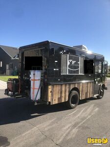 2001 P42 Workhorse Step Van Kitchen Food Truck All-purpose Food Truck Removable Trailer Hitch Utah Diesel Engine for Sale