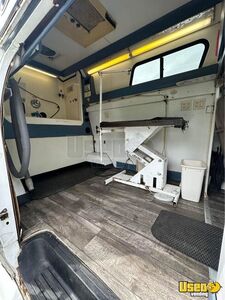 2001 Pet Grooming Truck Pet Care / Veterinary Truck Hot Water Heater Texas for Sale