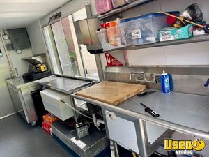 2001 Series 1652 Kitchen Food Truck All-purpose Food Truck Stainless Steel Wall Covers New York Diesel Engine for Sale