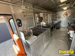 2001 Step Side All-purpose Food Truck Shore Power Cord Kansas Diesel Engine for Sale