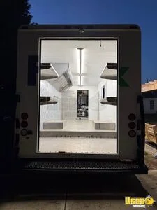 2001 Truck All-purpose Food Truck Diamond Plated Aluminum Flooring North Carolina Diesel Engine for Sale