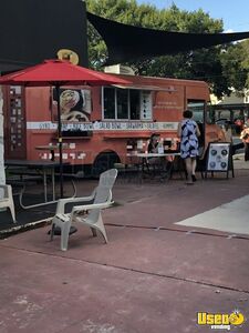 2001 Workhorse Kitchen Food Truck All-purpose Food Truck Diamond Plated Aluminum Flooring Texas Diesel Engine for Sale