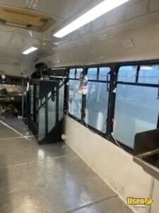 2002 3400 T444e All-purpose Food Truck All-purpose Food Truck 40 Florida Diesel Engine for Sale