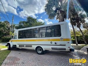 2002 3400 T444e All-purpose Food Truck All-purpose Food Truck Air Conditioning Florida Diesel Engine for Sale