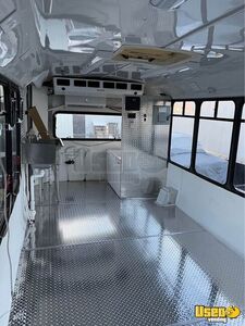 2002 3400 T444e All-purpose Food Truck All-purpose Food Truck Gray Water Tank Florida Diesel Engine for Sale