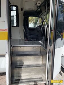 2002 3400 T444e All-purpose Food Truck All-purpose Food Truck Hand-washing Sink Florida Diesel Engine for Sale