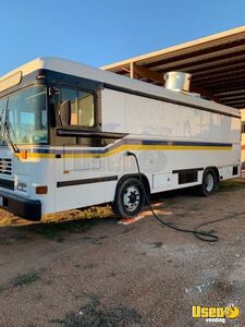 2002 Bus Kitchen Food Truck All-purpose Food Truck Texas Diesel Engine for Sale