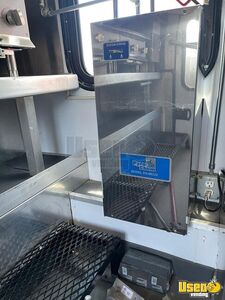 2002 Bustaurant Kitchern Food Truck All-purpose Food Truck Refrigerator Texas Diesel Engine for Sale