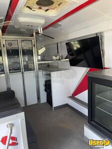 2002 Bustaurant Kitchern Food Truck All-purpose Food Truck Shore Power Cord Texas Diesel Engine for Sale