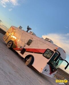 2002 Bustaurant Kitchern Food Truck All-purpose Food Truck Texas Diesel Engine for Sale