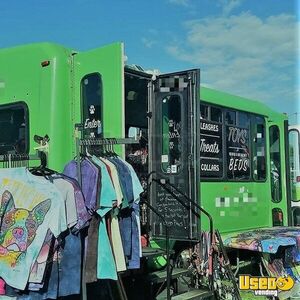 2002 E350 Mobie Pet Store Pet Care / Veterinary Truck Florida Gas Engine for Sale