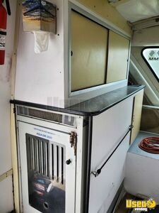 2002 E350 Mobile Pet Grooming Truck Pet Care / Veterinary Truck Cabinets North Carolina Gas Engine for Sale