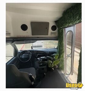 2002 E350 Super Duty Mobile Boutique Interior Lighting Texas Gas Engine for Sale