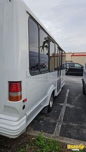 2002 E350 Super Duty Mobile Pet Grooming Truck Pet Care / Veterinary Truck Spare Tire Florida Gas Engine for Sale
