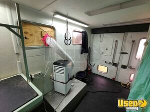 2002 E450 Ambulance Body Pet Care / Veterinary Truck Electrical Outlets Texas Diesel Engine for Sale