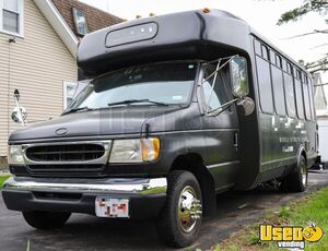 2002 E450 Mobile Esthetic Truck Mobile Hair Salon Truck Air Conditioning California Gas Engine for Sale