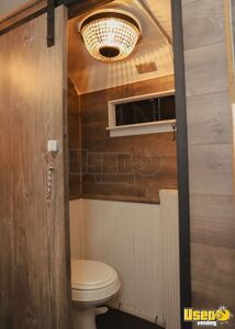 2002 E450 Mobile Esthetic Truck Mobile Hair Salon Truck Hot Water Heater California Gas Engine for Sale